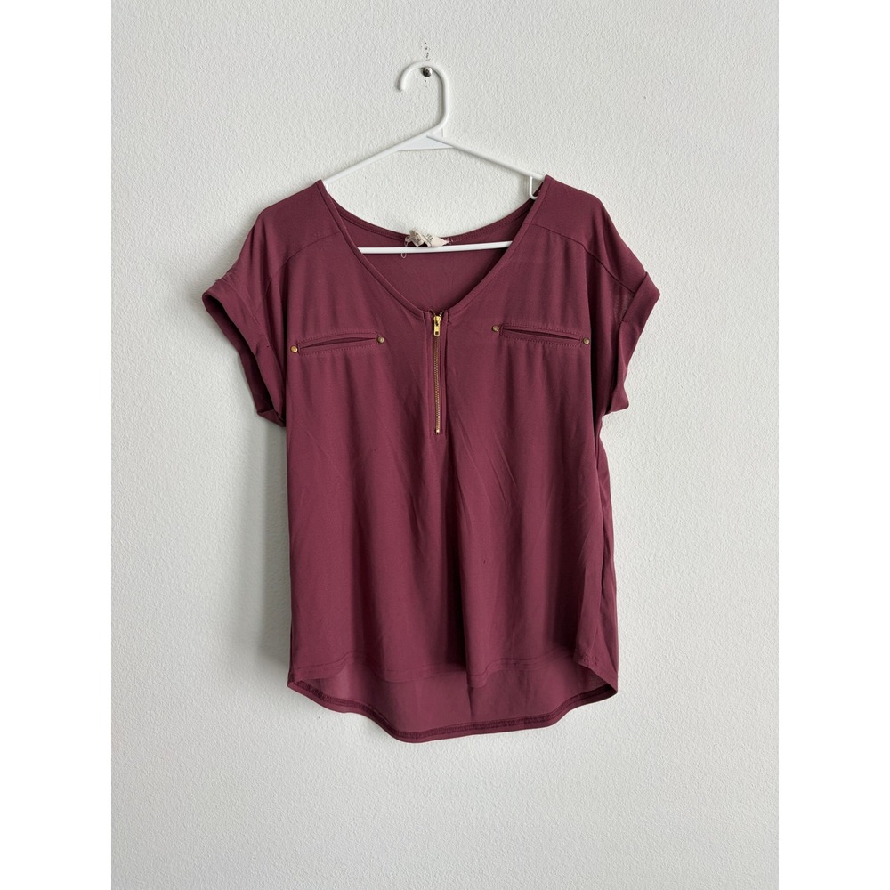 Flower & Feather Burgundy Short Sleeve Zip V-Neck Blouse Top Sz M